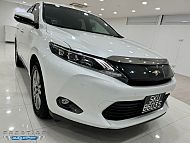 Toyota Harrier Premium 2.0 Sunroof 2015 Rear Entertainment White